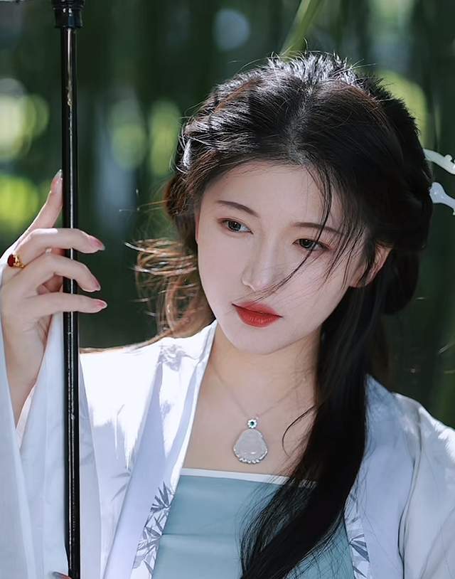 网红阿桃遭背叛,婚房抓奸称享受出轨
