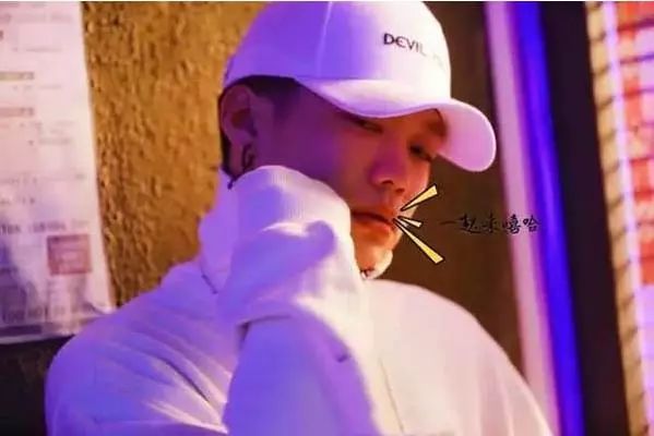 歌手王昊歌曲被批内容不当 媒体点评