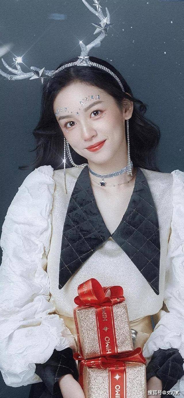 女顶流卧室拥吻男友,男方身份曝光!