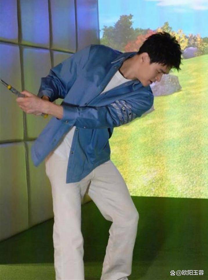 孙杨代言翻车:望远镜拿反百万广告成笑话