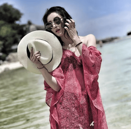 空姐怒指张殿菲:十年感情问题及不当行为真相