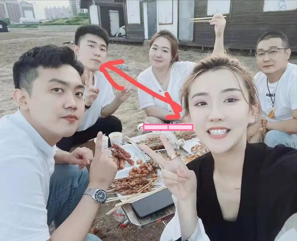 网红家暴反转:妻子出轨堂弟并殴打丈夫