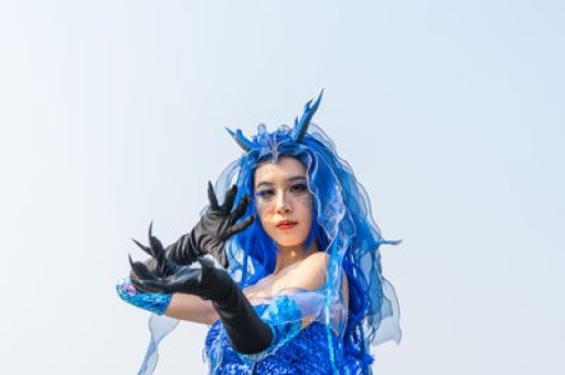 李炮耍大牌赶记者 两次落水成笑柄