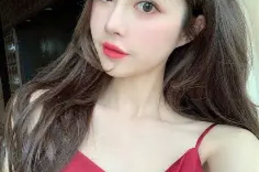 21岁女孩靠隐私部位年赚8300万美元比肩詹姆斯！