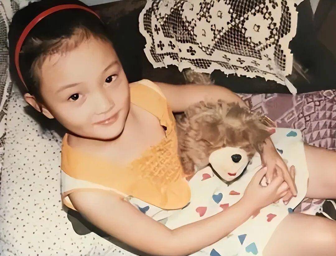 李小璐一时疏忽影响事业家庭:女儿承担最重代价