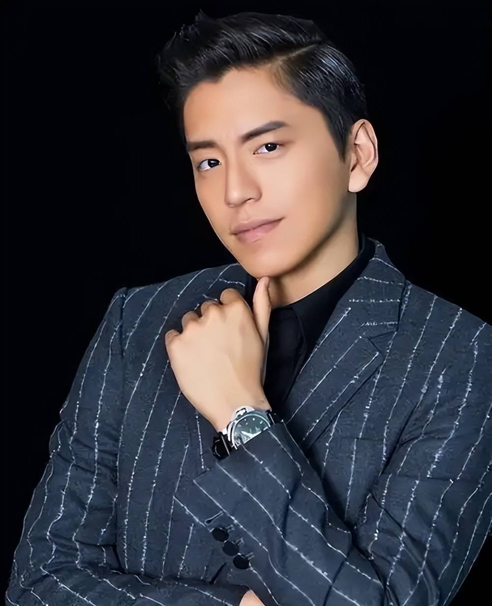 顶流男星人设崩塌:镜头前后两副面孔揭秘