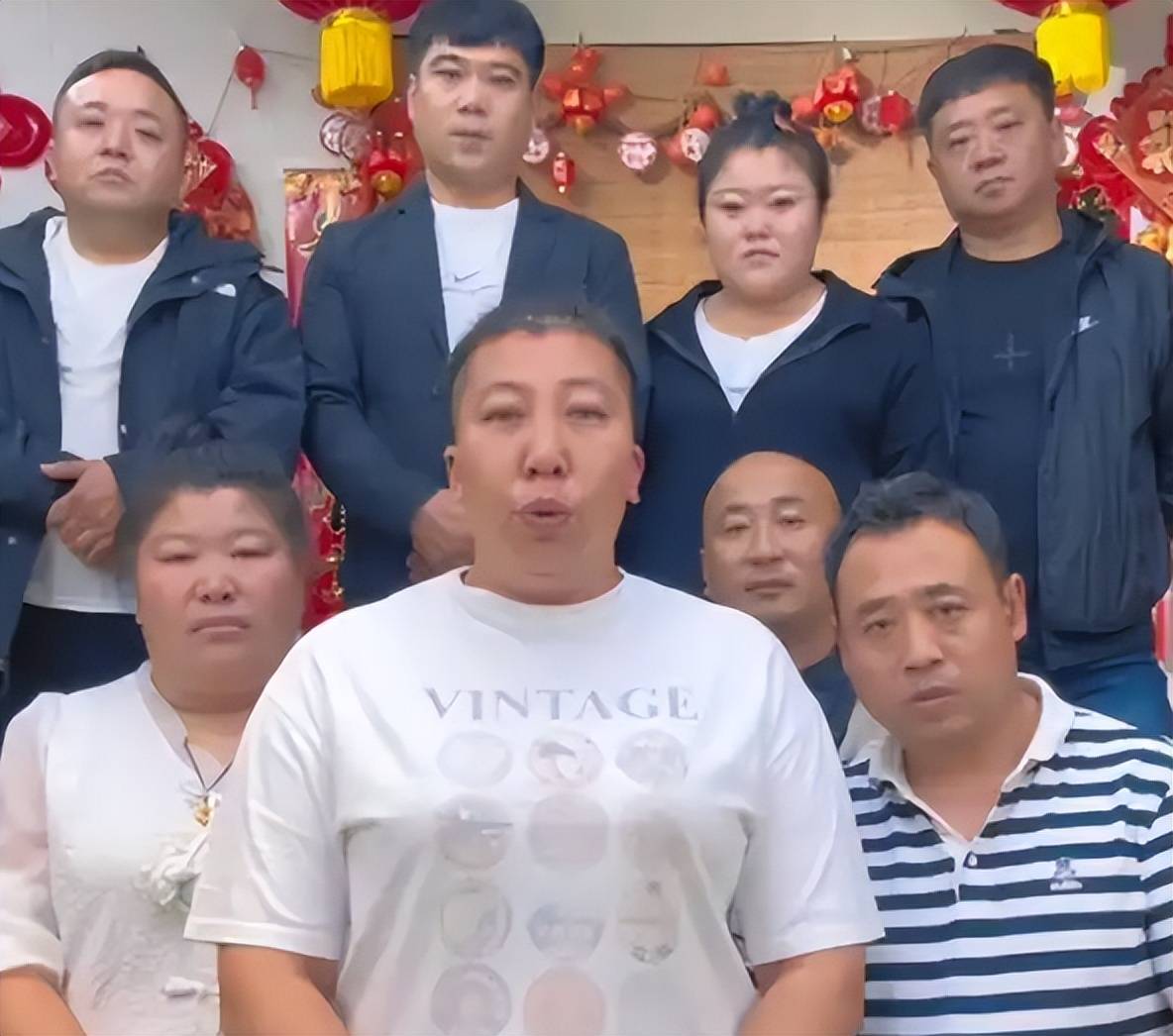 东北雨姐翻车:假人设卖假货,封号罚款成典型