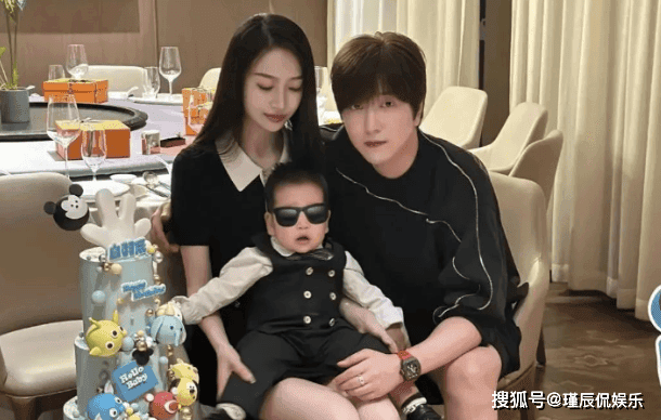 白冰被曝婚内出轨褚俊杰 520爆料偷税禁言