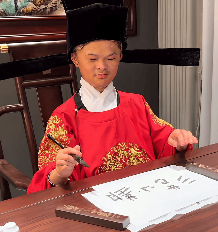 小马云18岁当爸冲上热搜 网友质疑炒作真伪