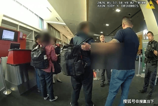 乘客闹国际航班致改降,妻子怒怼国内服务好