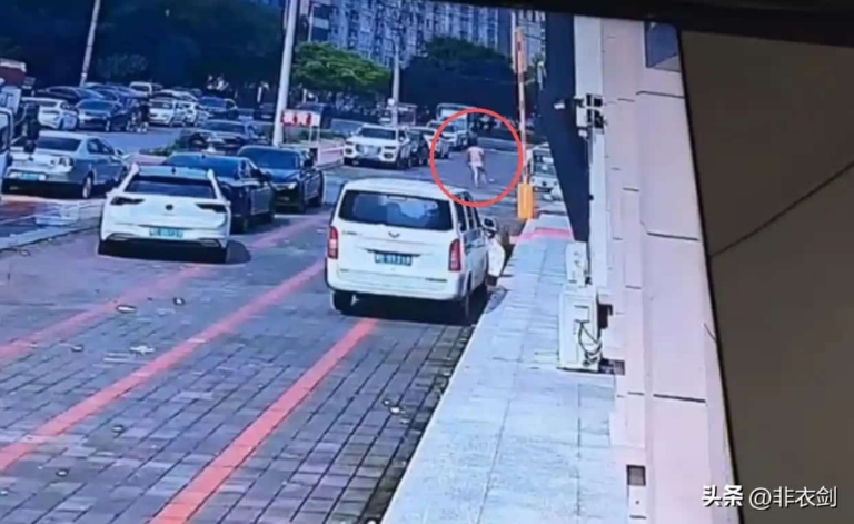 货车司机想给家人惊喜，结果命运给了他一个惊吓